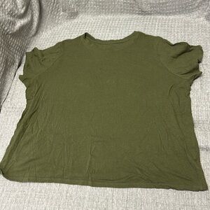 A new day brand from Target army green T-shirt in size XXL 4/$20 sale!